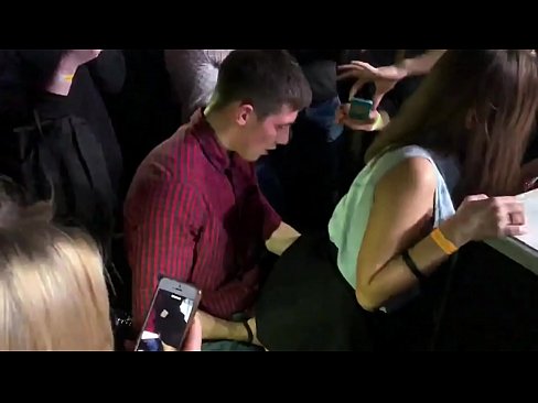 ❤️ રશિયન નાઇટક્લબમાં વાસ્તવિક સેક્સ. ગુદા અને યોનિમાર્ગમાં 18 વર્ષની રશિયન છોકરીએ નાઈટક્લબમાં ચોદાઈ ❤️❌  અમારા પર